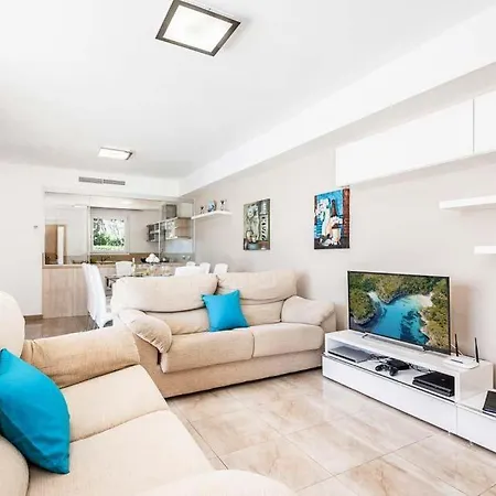 Cala'n Blanes Sleeps 9 Pool Air Con Wifi Villa