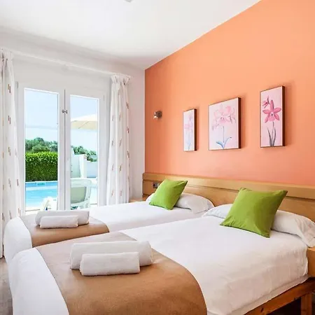 Cala'n Blanes Sleeps 9 Pool Air Con Wifi